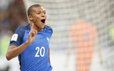 广发体育热评-什琴斯尼面对狂轰滥炸力保球门